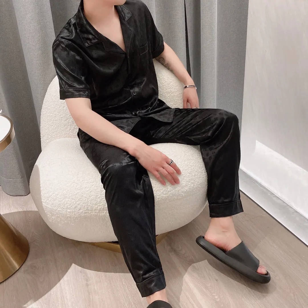 🅿️360 Croxin Home Clothes High-end Korean silk fabric is skin-friendly, soft and comfortable. Same style for men and women. Women’s sizes: XS~M, men’s sizes: M, L